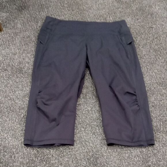 Lululemon Gray Capri Leggings Size 10 in excellent condition - Picture 1 of 2